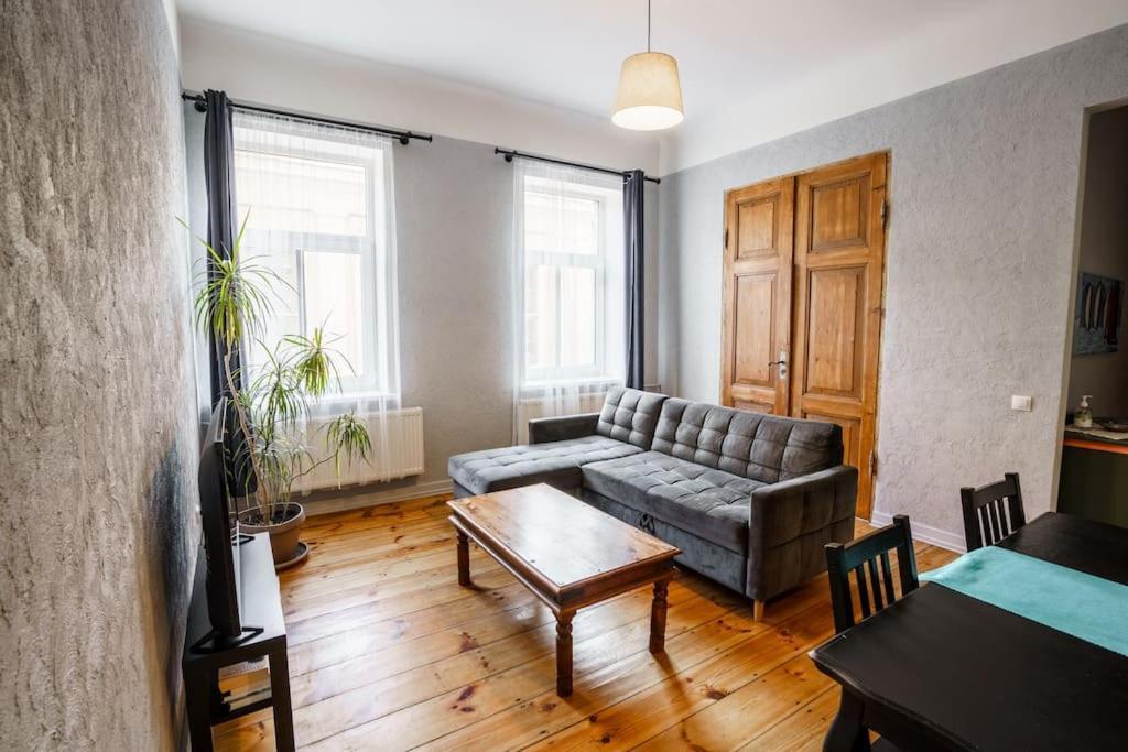 Two Bedroom Ausekla Apartment Liepāja Esterno foto