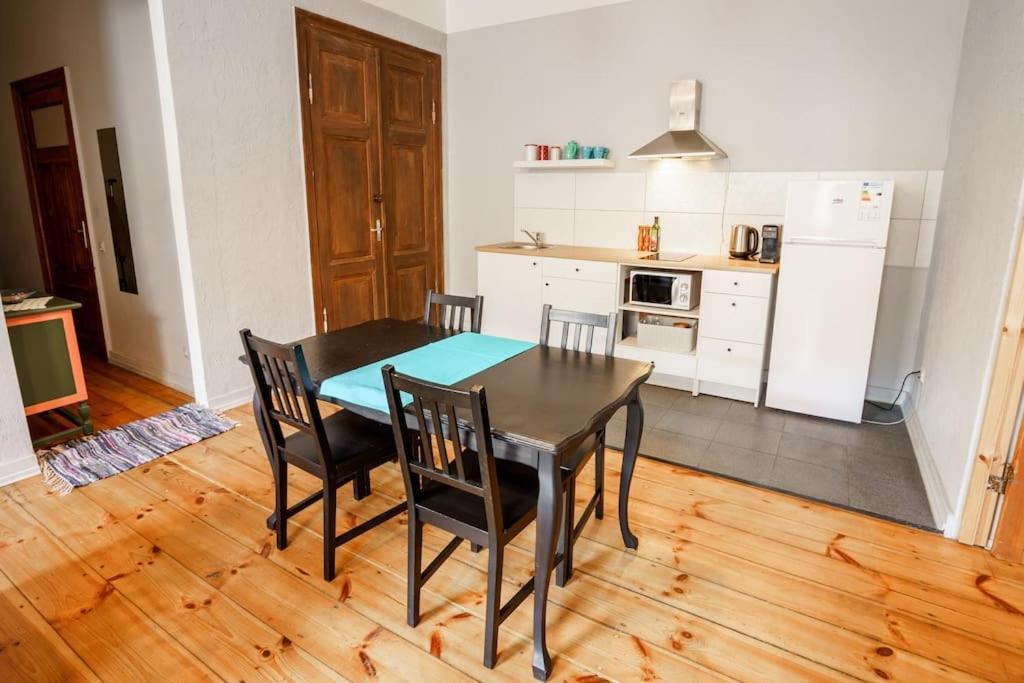 Two Bedroom Ausekla Apartment Liepāja Esterno foto